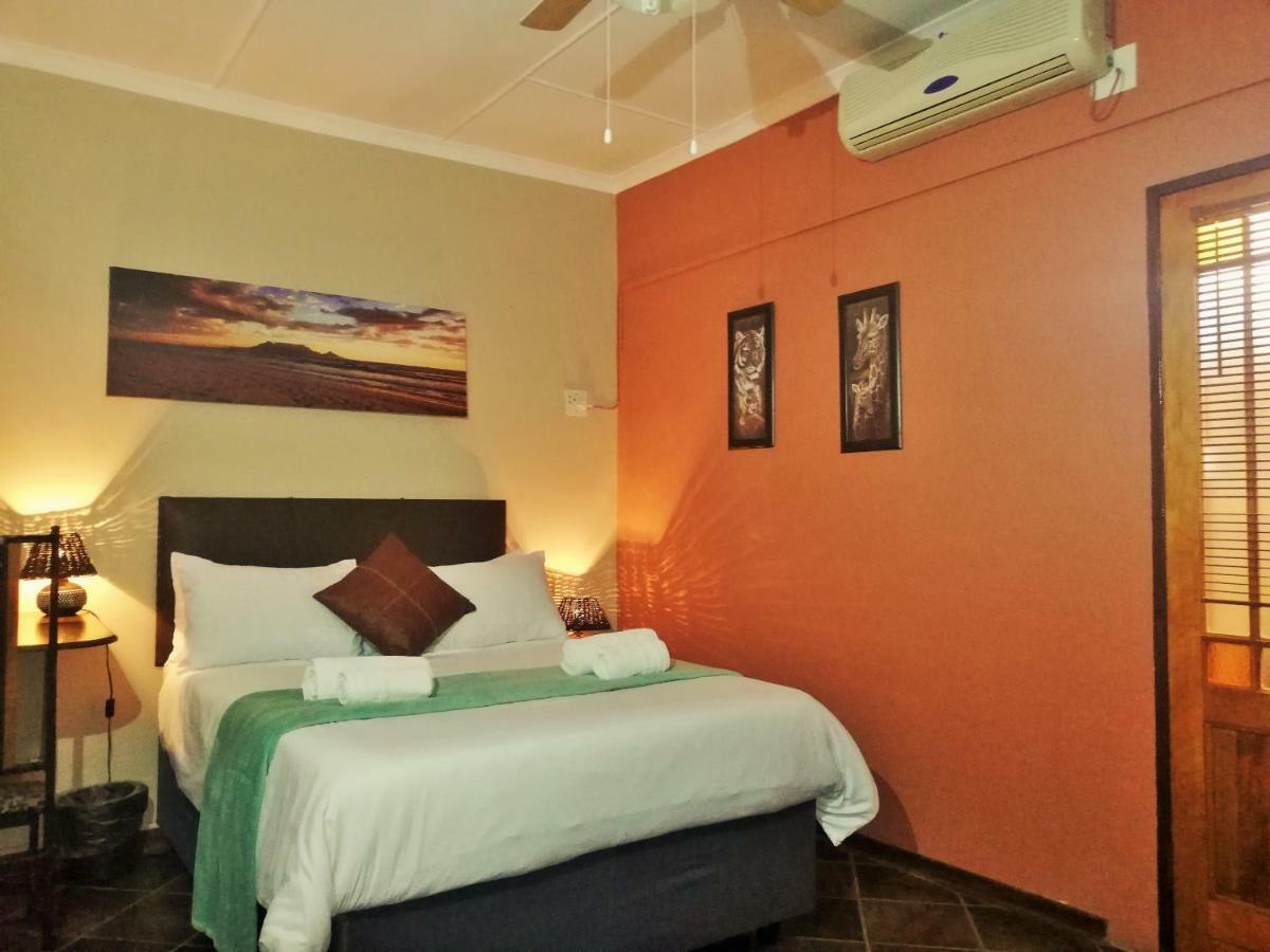 Safari Guesthouse Vryburg Экстерьер фото