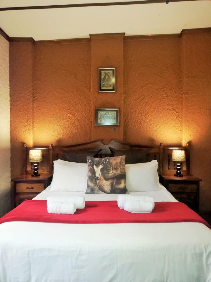 Safari Guesthouse Vryburg Экстерьер фото