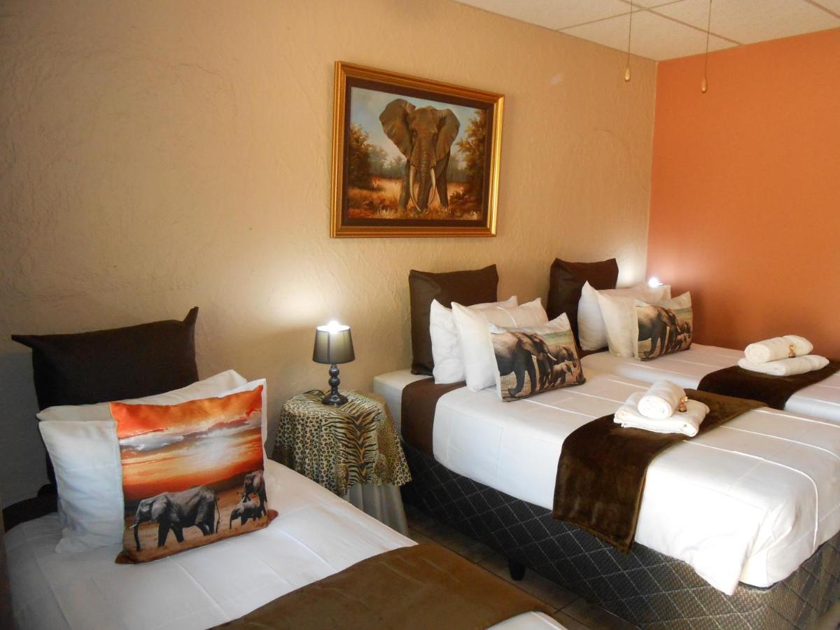 Safari Guesthouse Vryburg Экстерьер фото